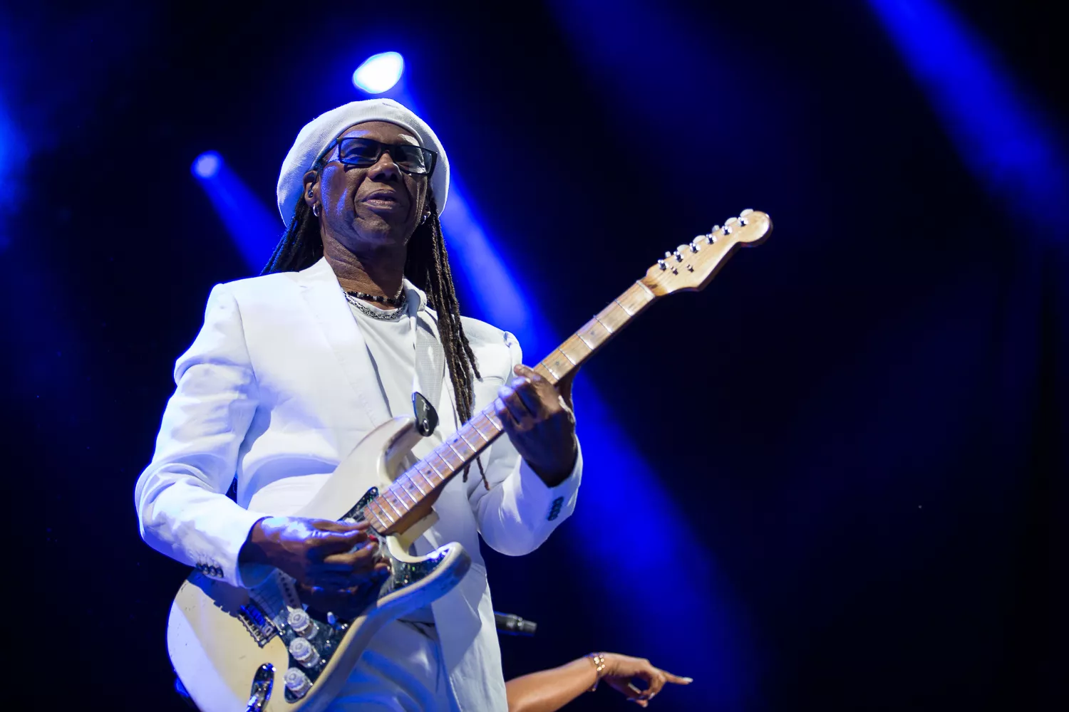 Blodig bildebevis: Her brekker legenden nesen