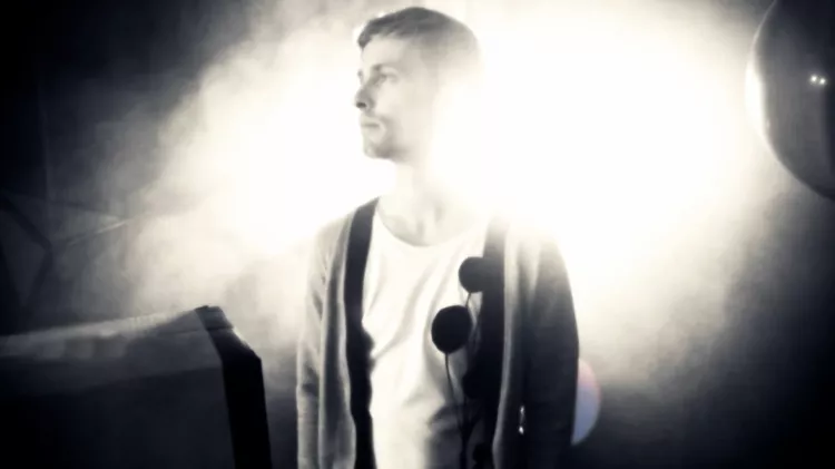 Sebastian Lind skriver international kontrakt