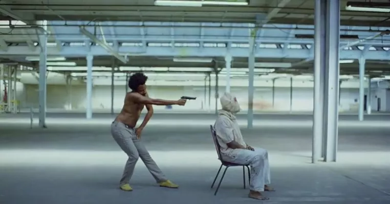 Därför lät musikern sig skjutas i huvudet