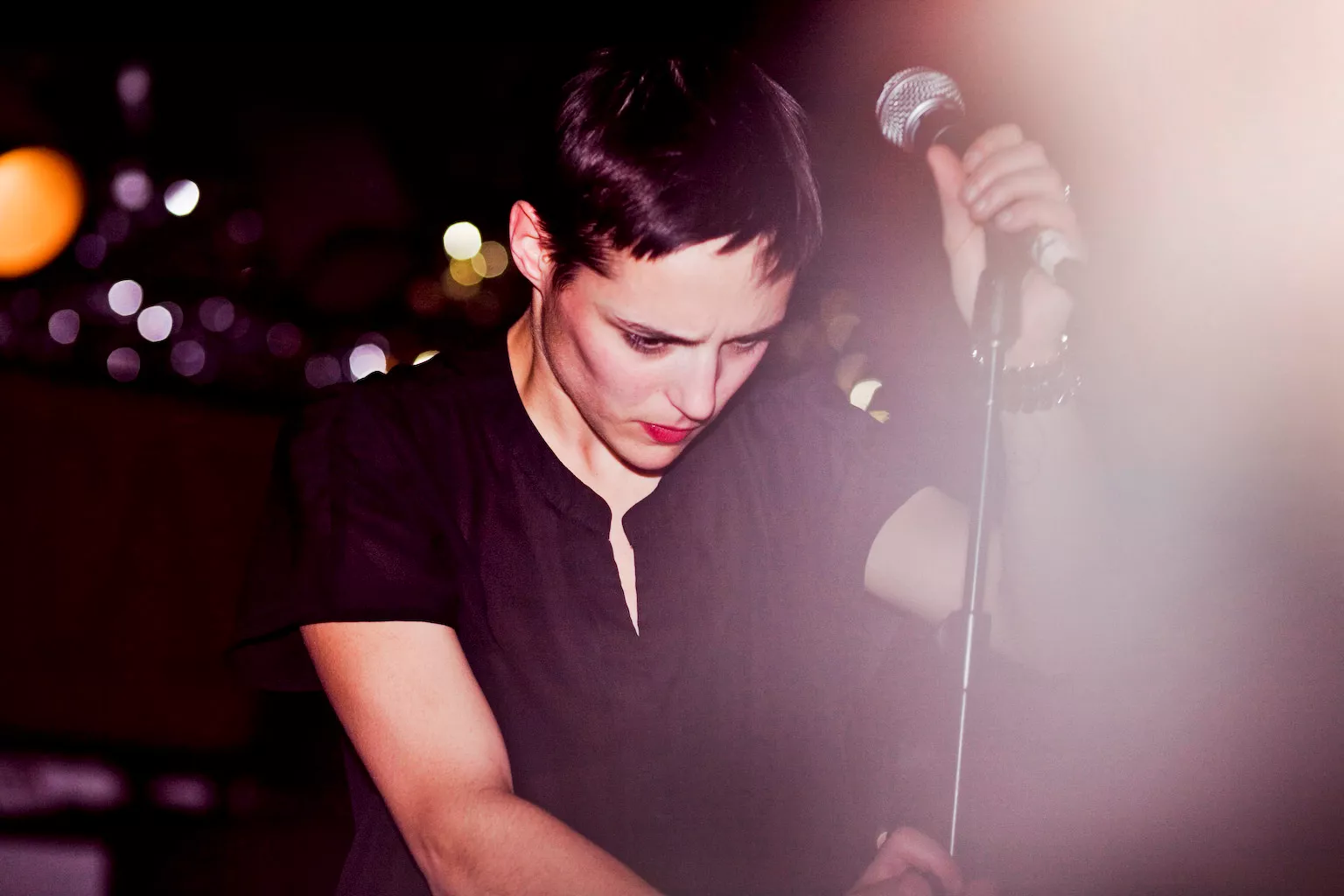 Savages: Kanonscenen, Pstereo