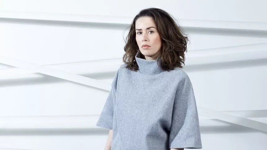 VIDEOPREMIERE: Ida Gard i stærk sang om to drenge – og deres vidt forskellige livshistorier