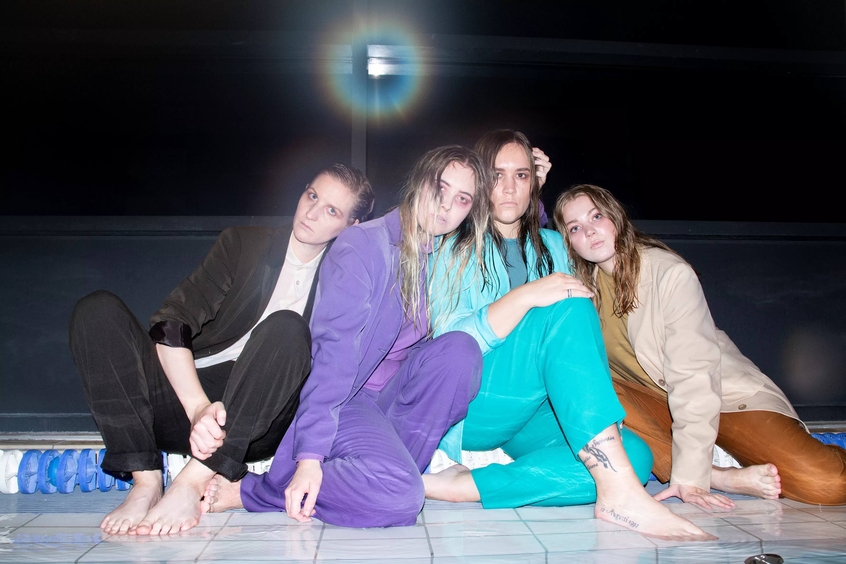 PREMIÄR: En hyllning till Leif GW-karaktären och en sågning av snäva kvinnoroller