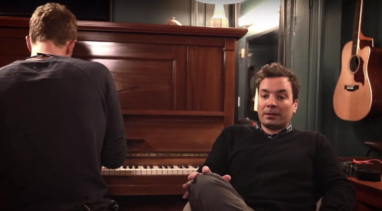 Se Chris Martin og Jimmy Fallon fortolke David Bowie