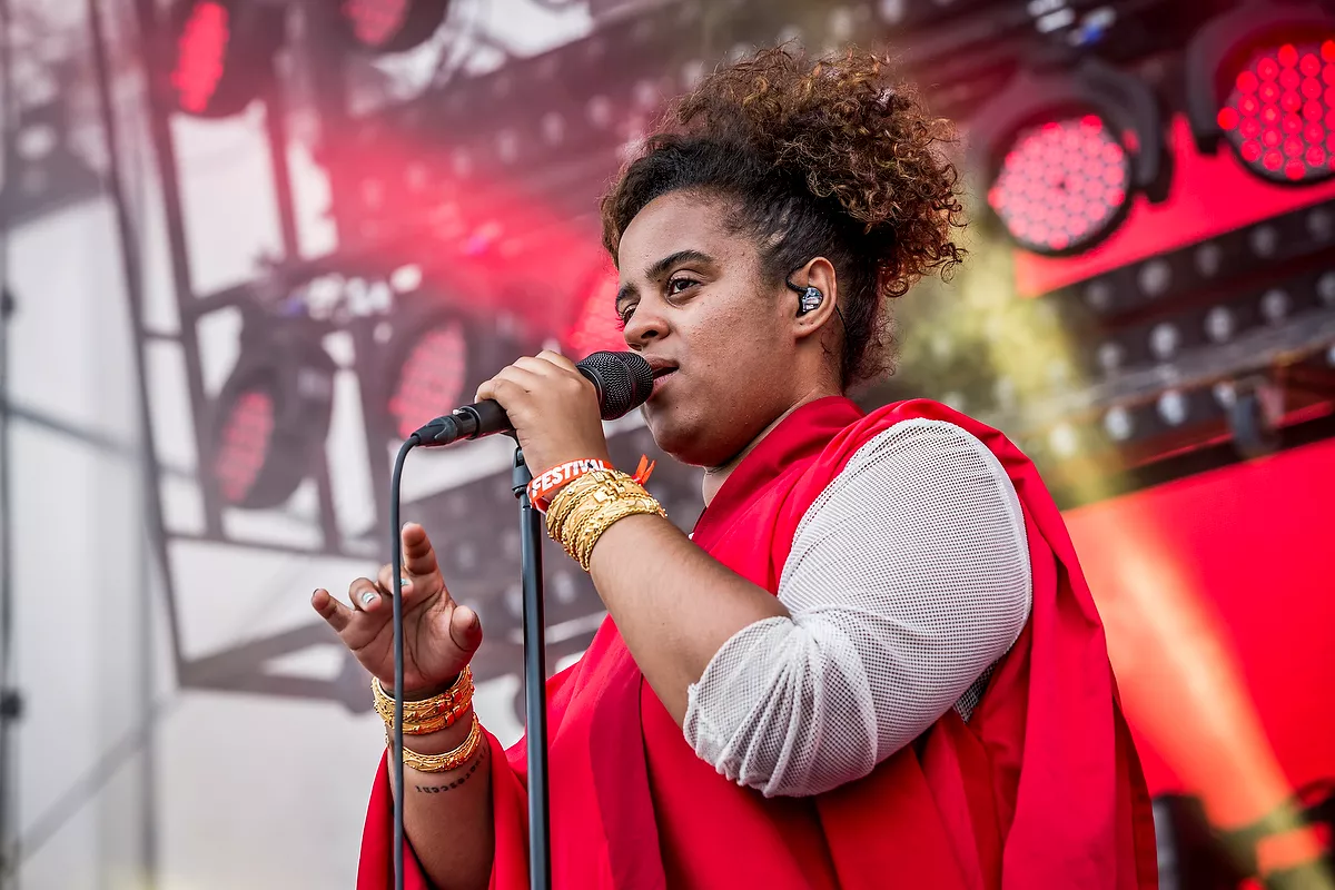 Albumaktuelle Seinabo Sey giver koncert i København