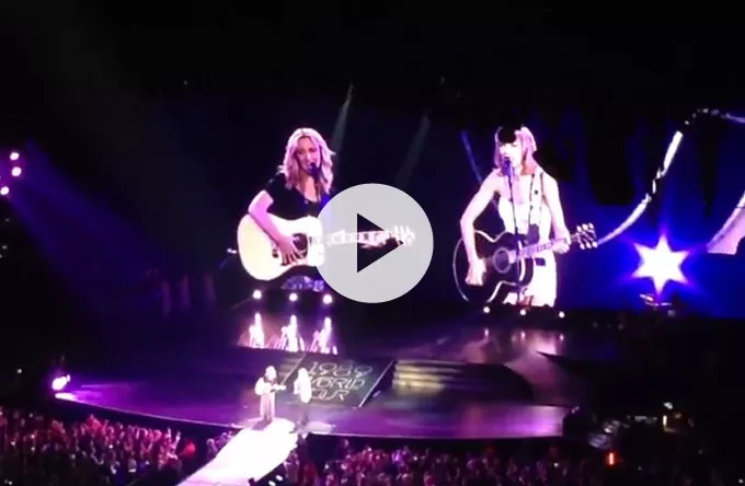 Se Taylor Swift og Friends-Phoebe i Smelly Cat-duet