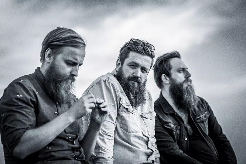 Ud i kanterne. Trioen forsøger sig ad nye veje