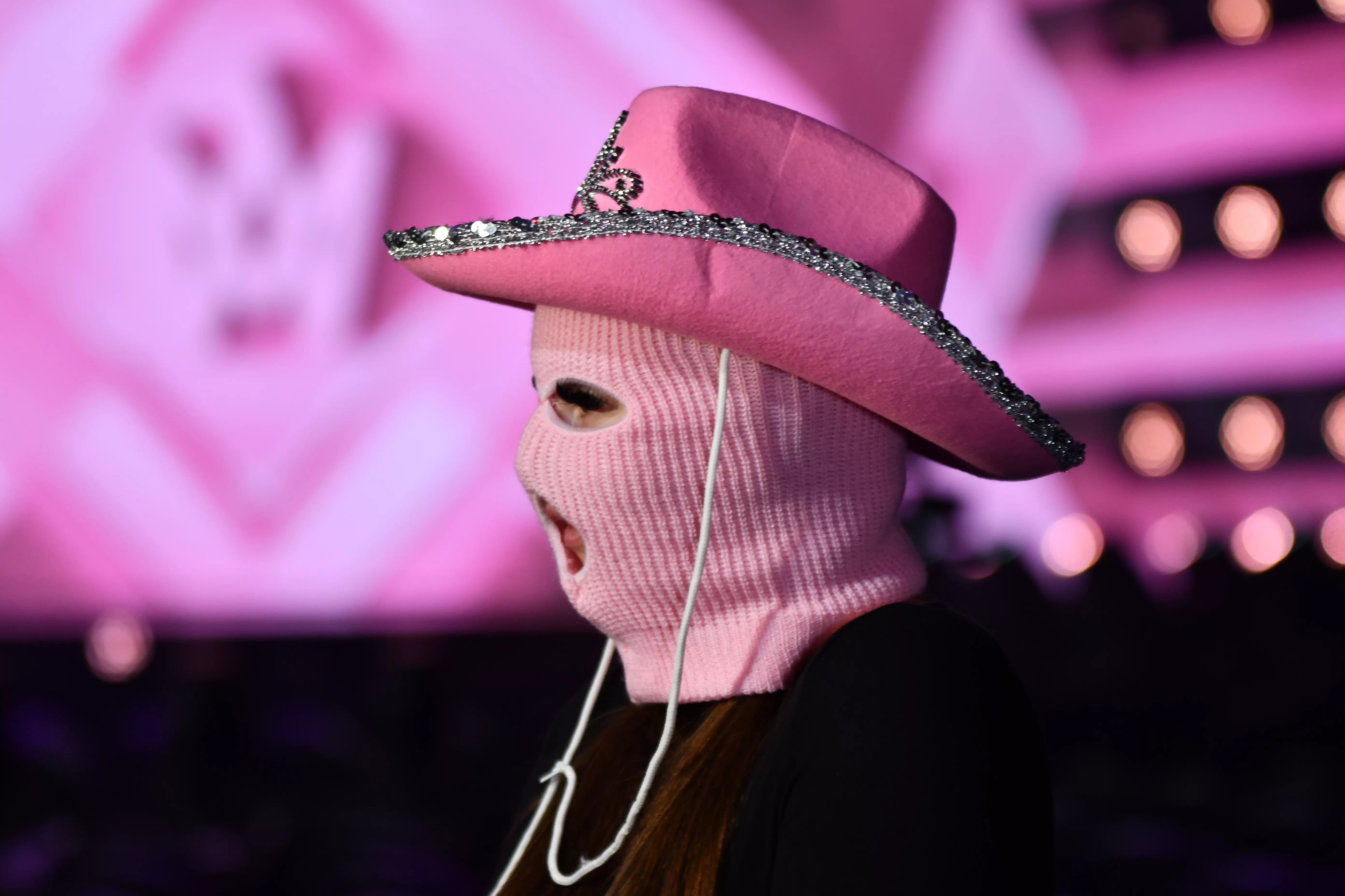 På bilden syns den tidigare Fröken Snusk. I dag är det en ny artist bakom masken.