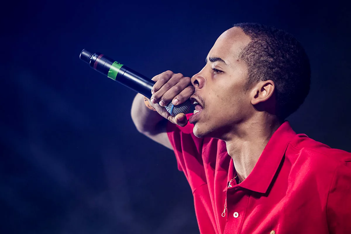 Se: Earl Sweatshirt slår fan i gulvet