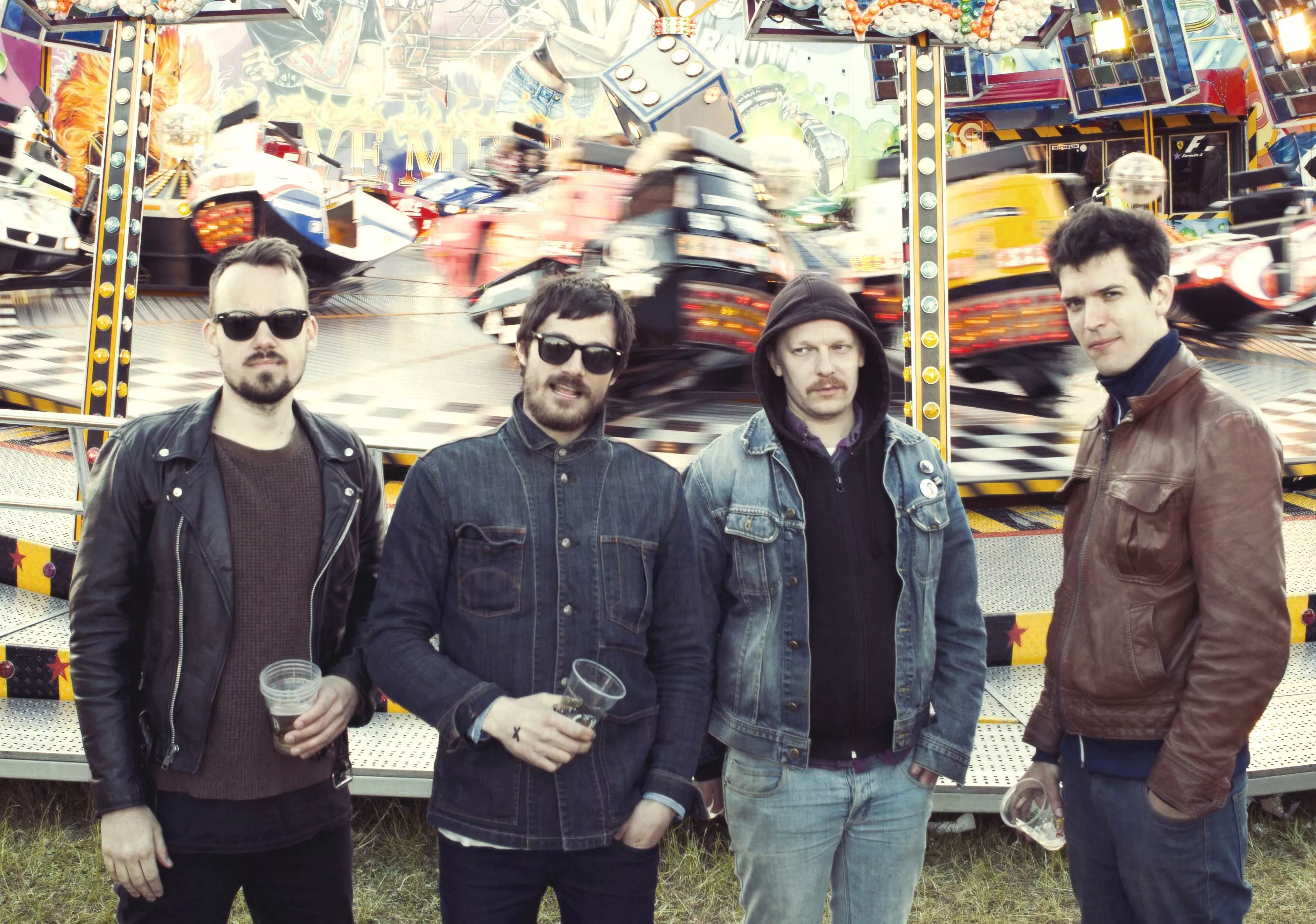 The Floor Is Made Of Lava - Barndommens glæder som voksen