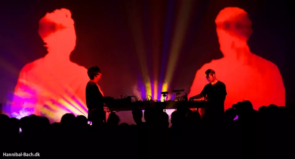 Karen Gywer, Fuck Buttons og Aux 88: Phono Festival, Brandts Auditorium, FAF-Siloen, Odense