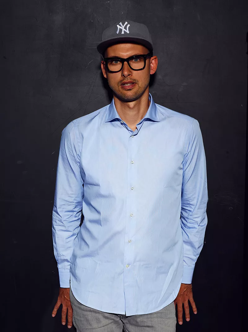 The Loft-sanger går solo