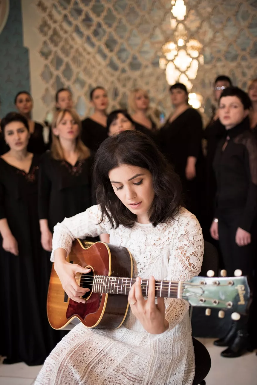 Katie Melua: Georgisk kvindekor, guitarklimpreri og gåsehud