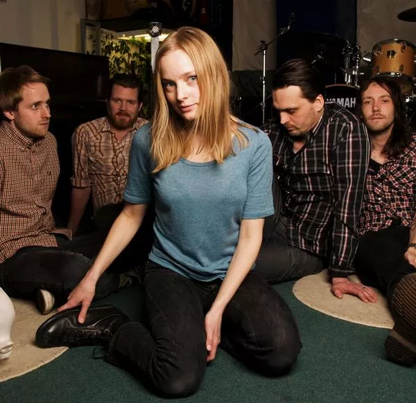 Sad Day For Puppets på turné med Editors och A Place To Bury Strangers