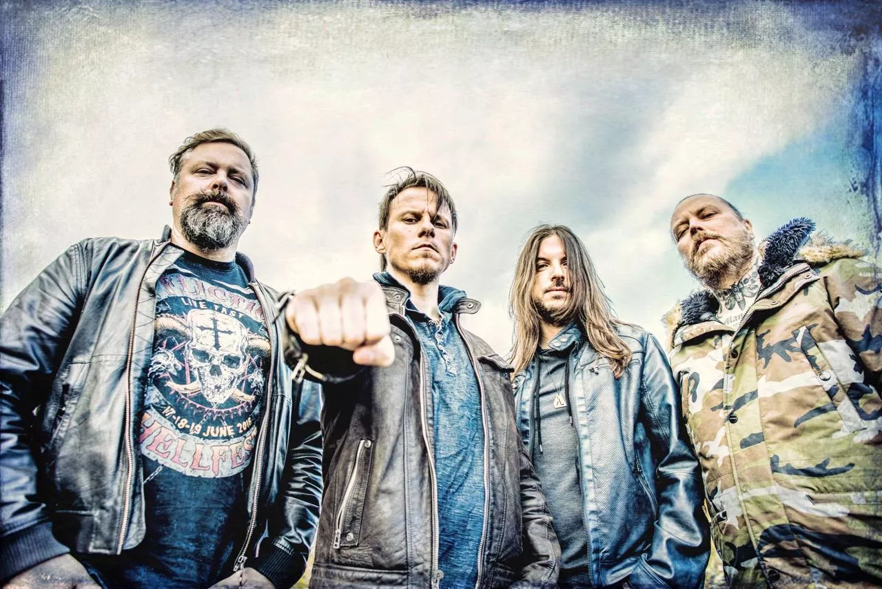 Supergruppen gör sin första spelning på hemmaplan