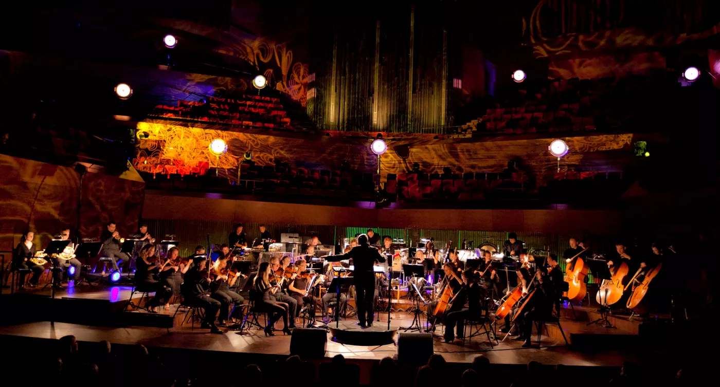 Den Sorte Skole og DR UnderholdningsOrkestret: DR Koncertsalen