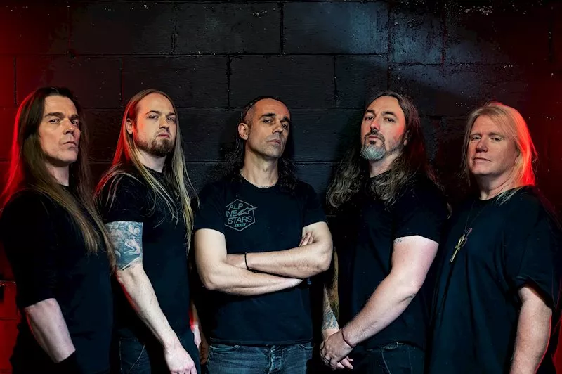 En ursinnig sandstorm av dödsmetall