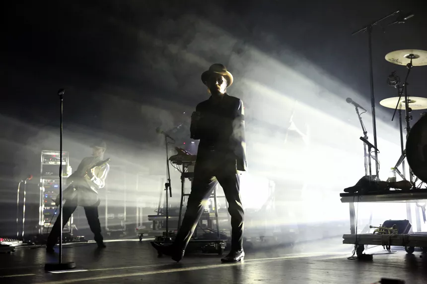 Portalen, Greve - Sort Sol