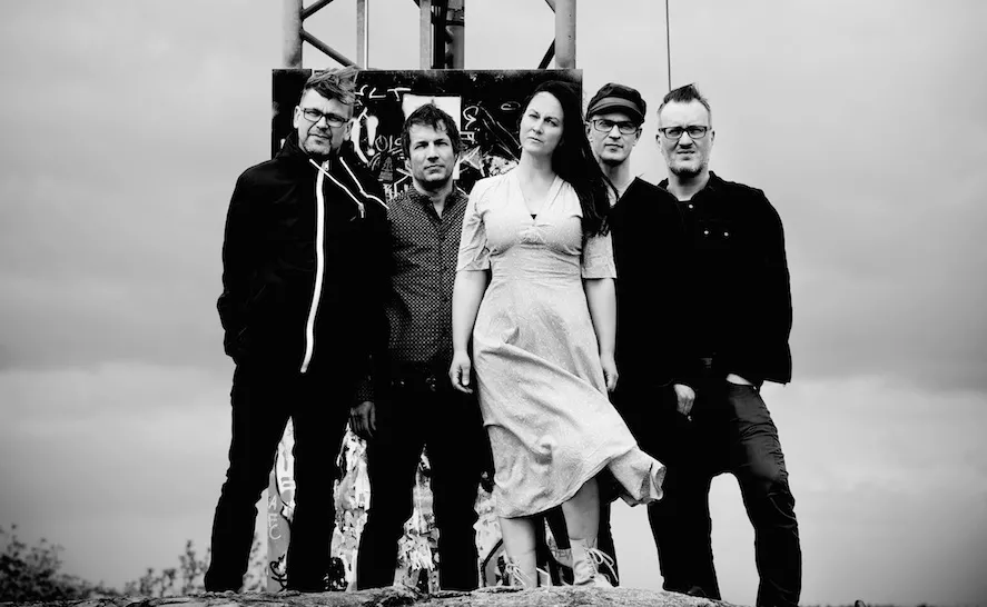 Kultförklarat svenskt 90-talsband tillbaka