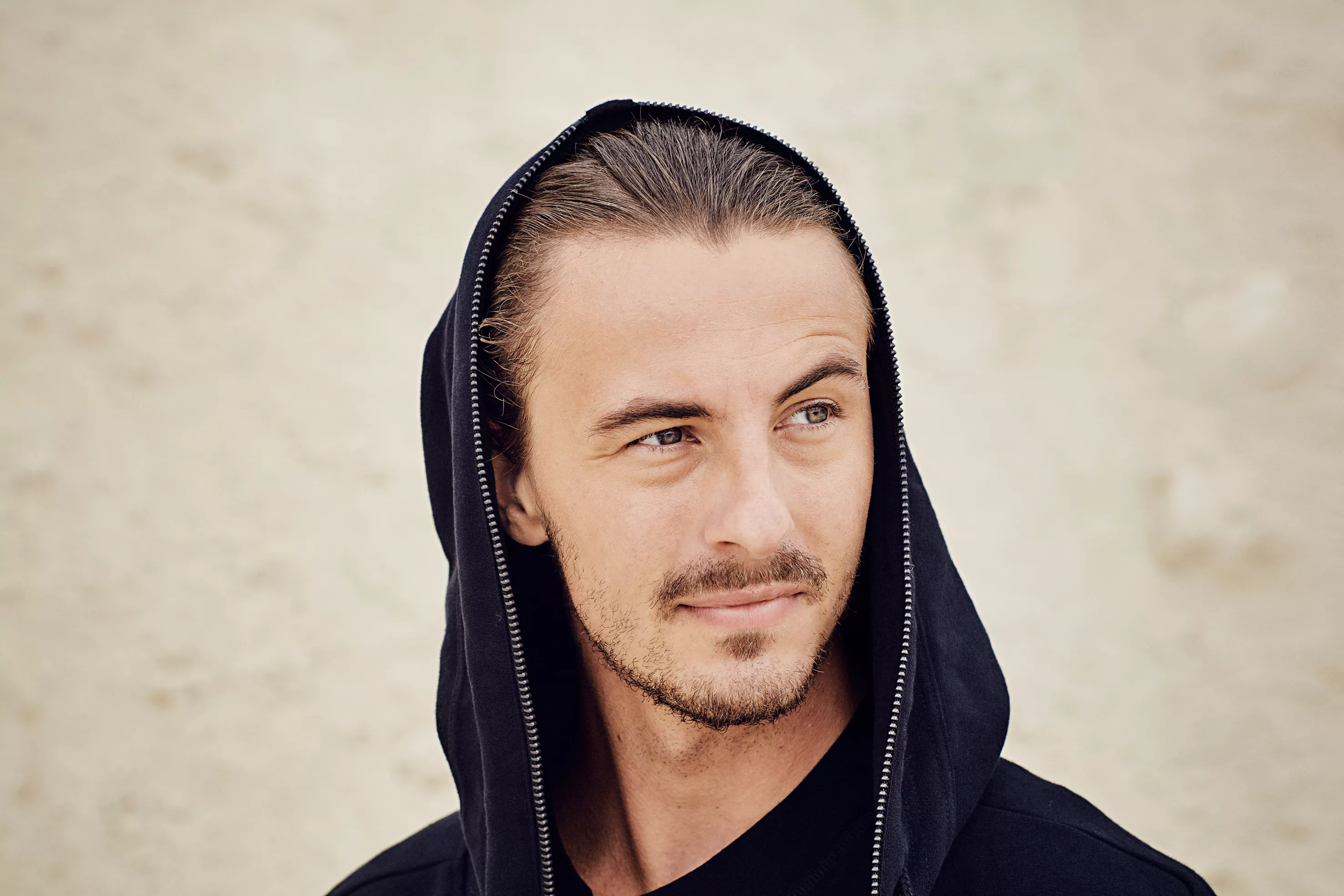 Ugens Topsify Track: Faustix er "Watching You" – om den kærlighed, der aldrig blev til noget