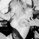 Courtney Loves bryster dræber hund