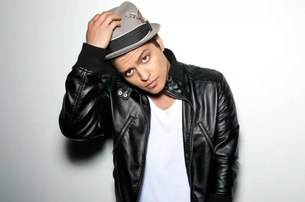 Bruno Mars delte scenen med Red Hot Chili Peppers på Superbowl