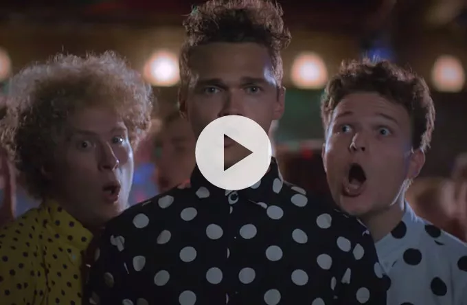 Video: Komikeren Ruben Søltoft giver den som sanger