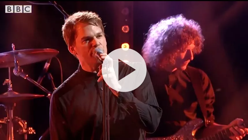 Se Dexter-skuespilleren Michael C. Halls imponerende cover af Bowie-sangen "Lazarus"