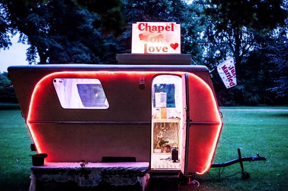 Nu kan du blive gift på årets Gutter Island Garagerock Festival