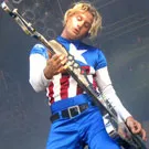 Stig Pedersen sælger ud af instrumentsamlingen
