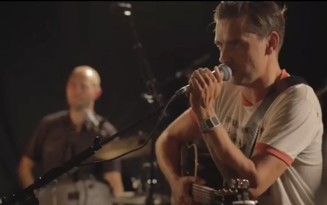 Se Nephews halvakustiske koncert på nettet