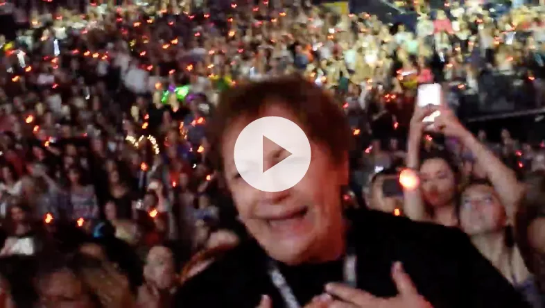 Se superfan i den tredje alder flippe ud til Taylor Swift og Mick Jagger-duet