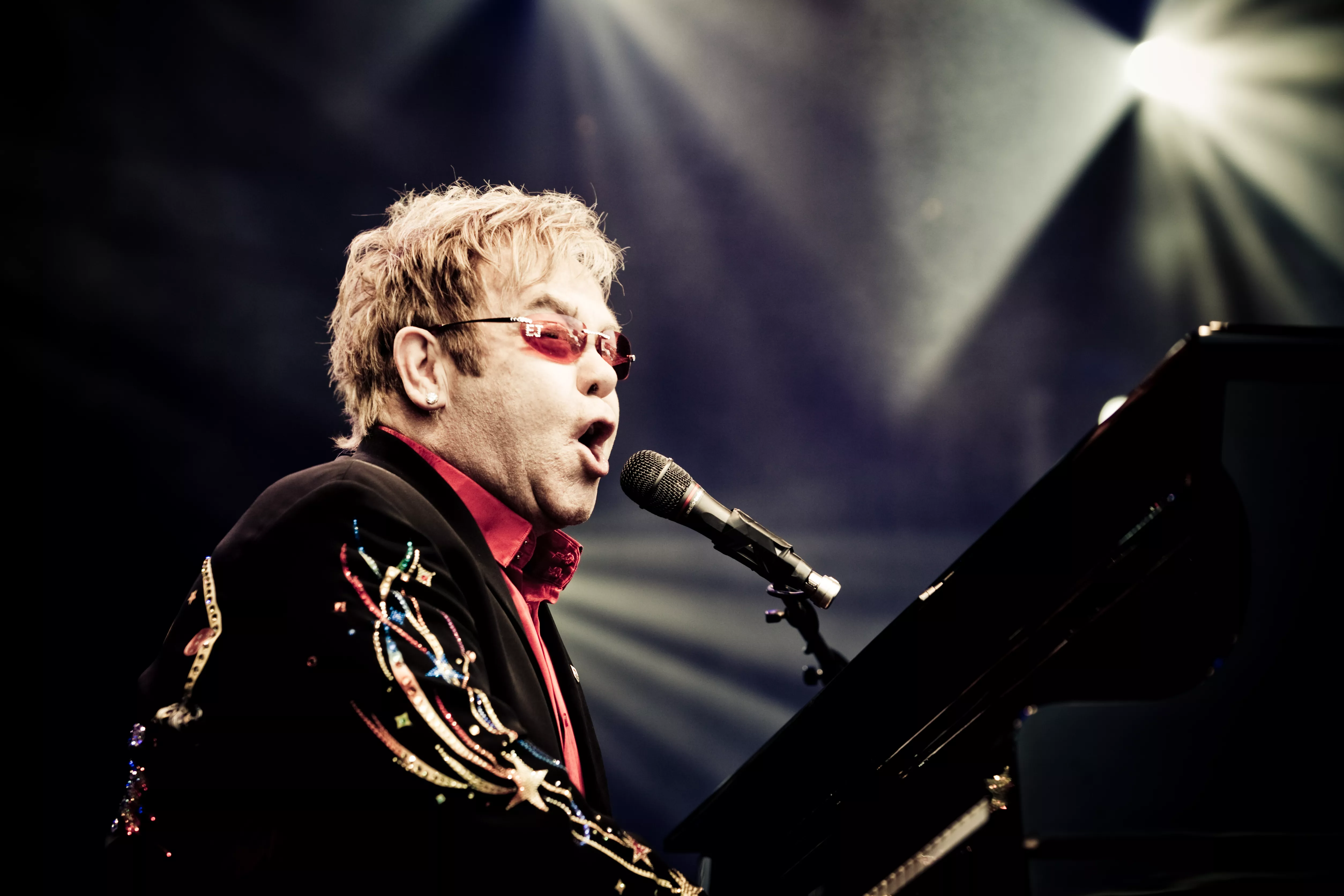 Elton John annoncerer nyt album