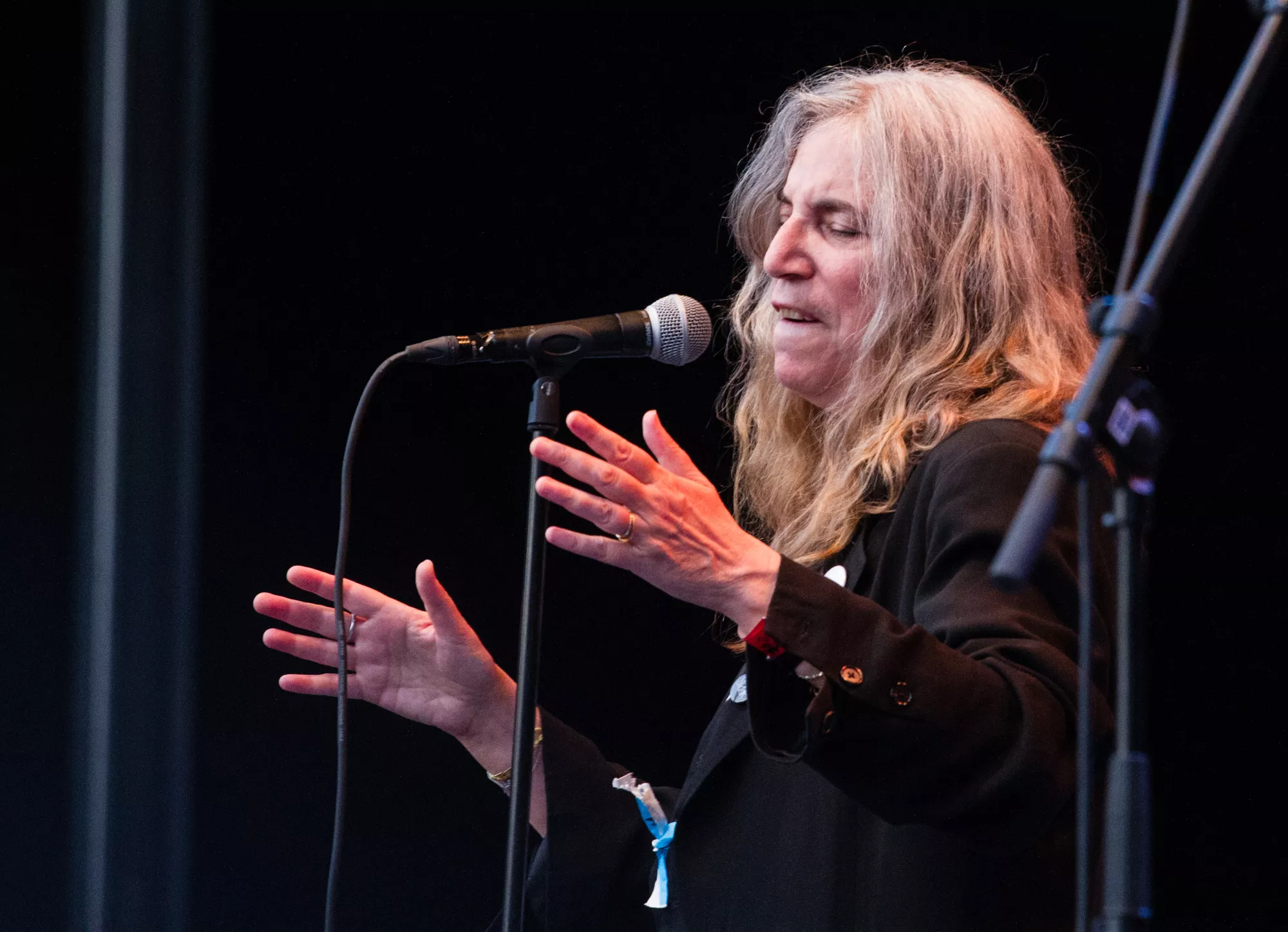 PATTI SMITH I KØBENHAVN: Læs portræt af den koncertaktuelle legende