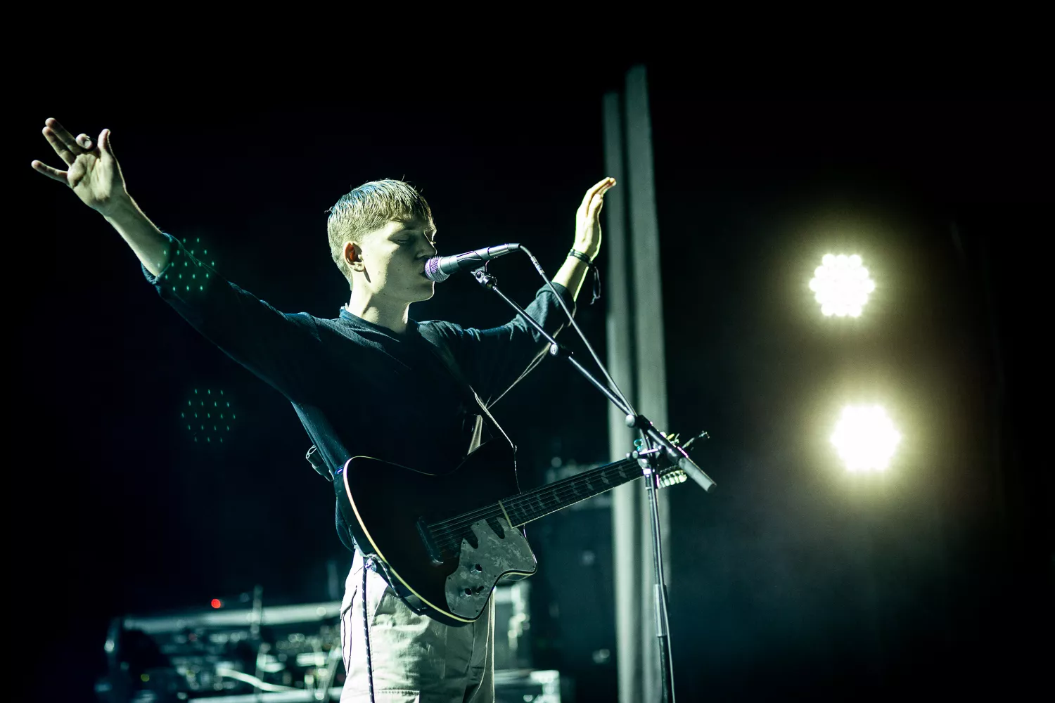 ANMELDELSE: Synthpop-prinserne hilser fremtiden velkommen med masser af nostalgi