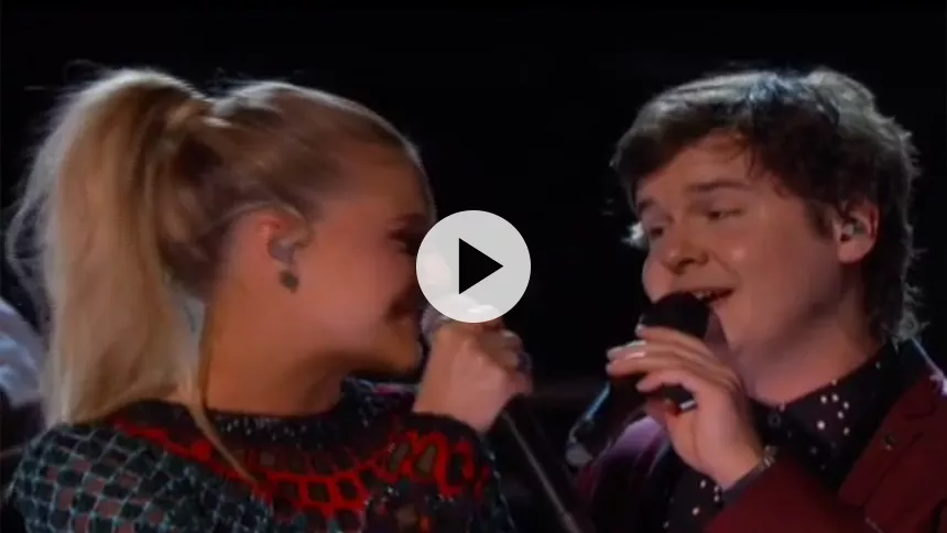 Se velklædt Lukas Graham i øm duet til Grammy-showet