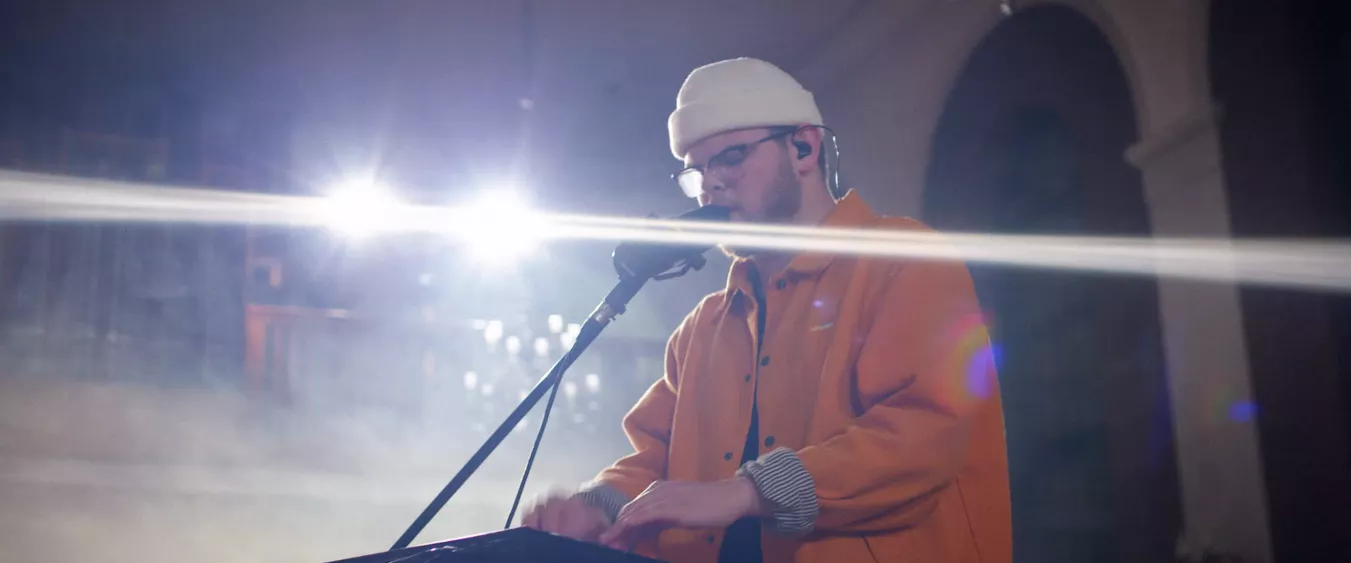 VIDEOPREMIERE: Følelsen af afmagt og ensomhed 