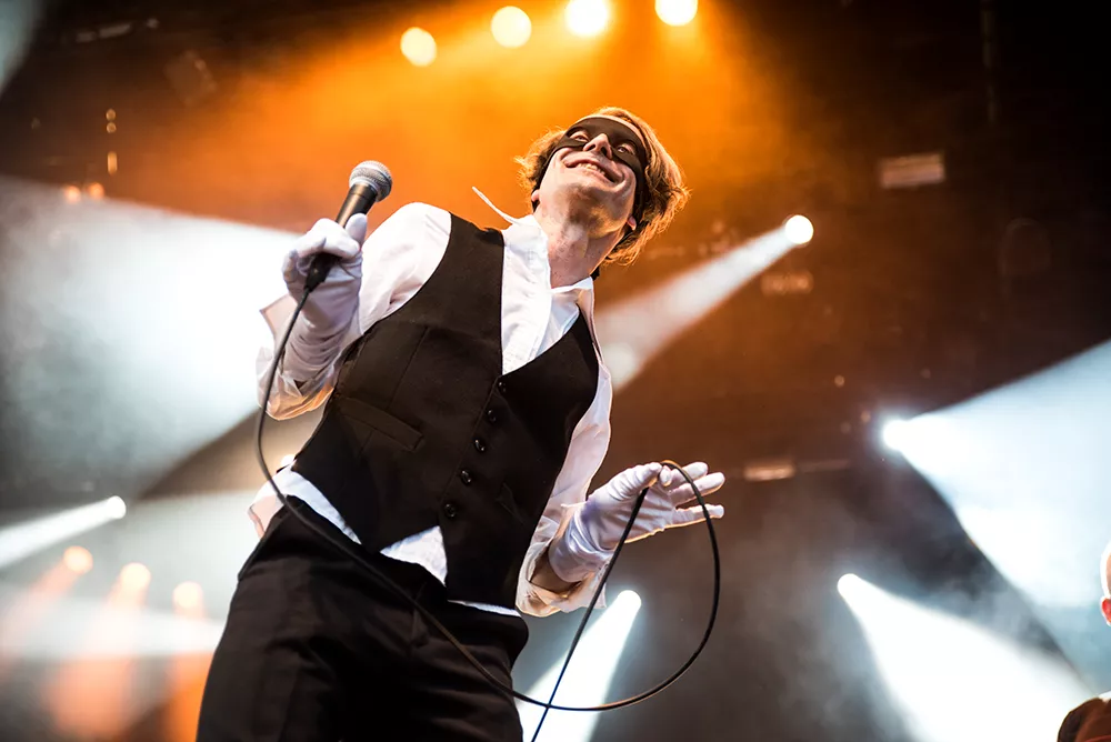 Sveriges bästa hundar får en stel publik att dansa – till sist