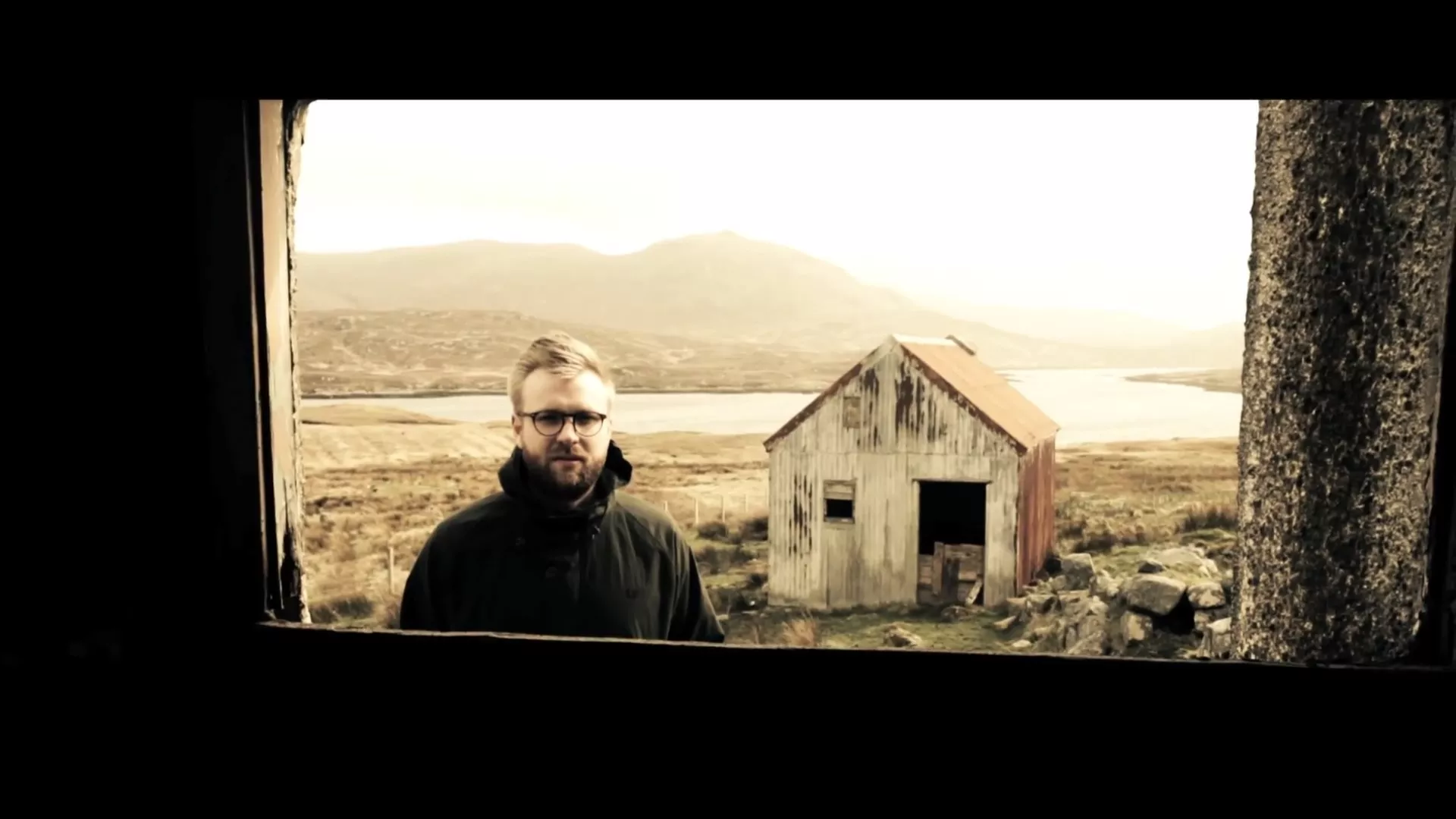 LUCKA 19: Easy October ger oss en exklusiv video