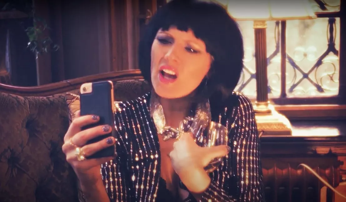 PREMIÄR: Toril från Alice In Videoland är tillbaka med nya projektet Le Volt