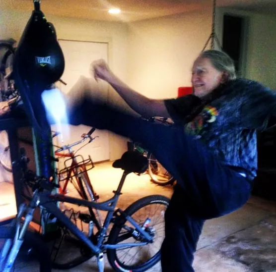 Här hoppsparkar legendaren – efter hälsoproblemen