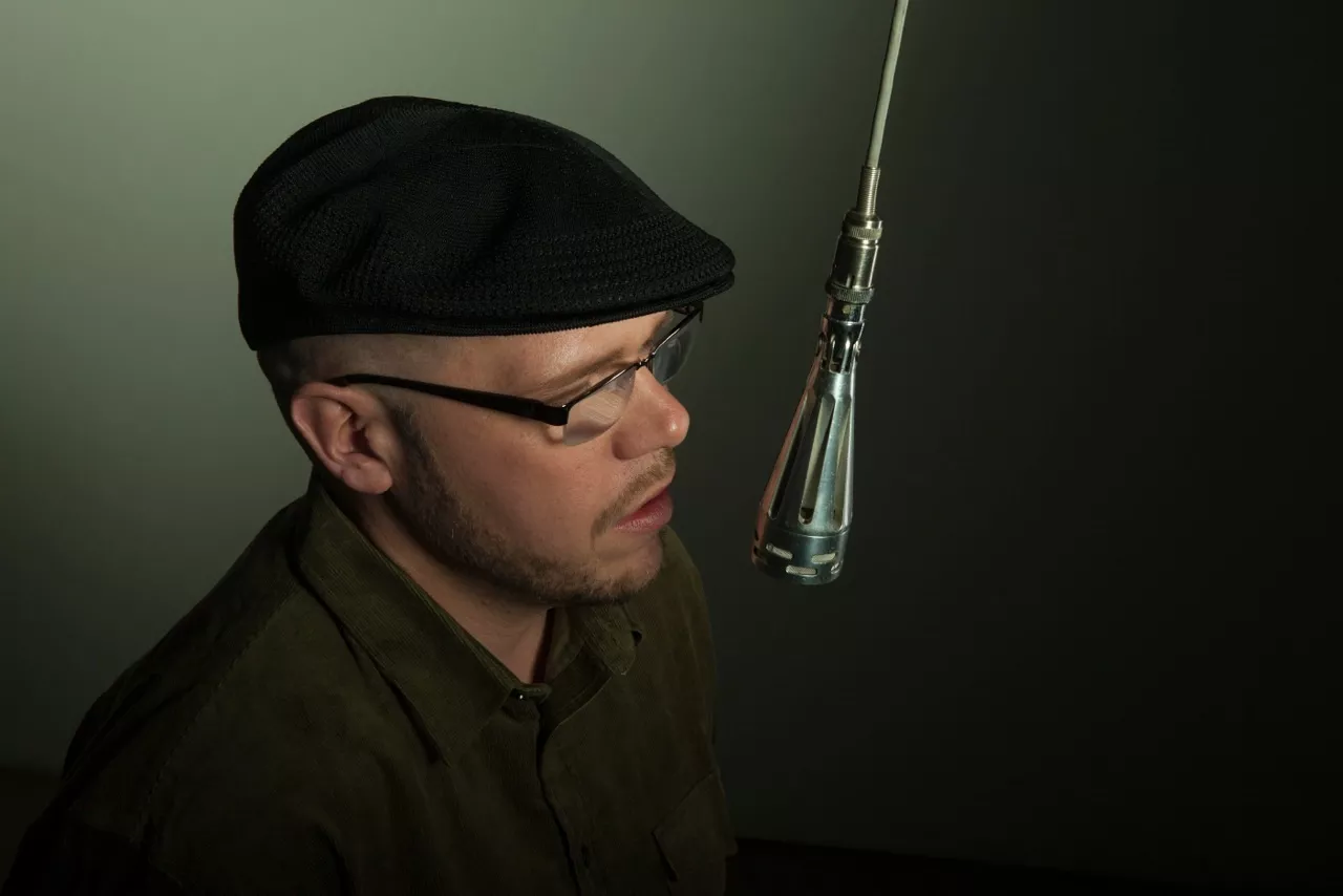 ''Politiker försöker våldta folks hjärnor, en konstnär försöker förföra dem''