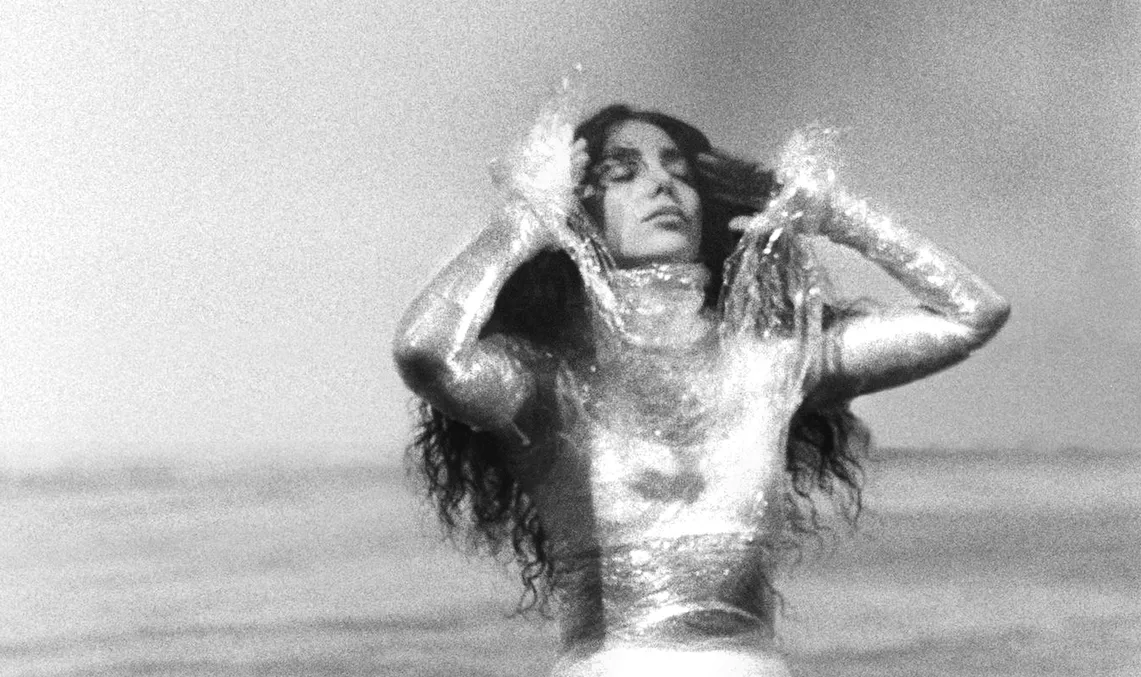 “Gå dit och gör det här nu eller håll käften” – Resan med Gina Dirawi