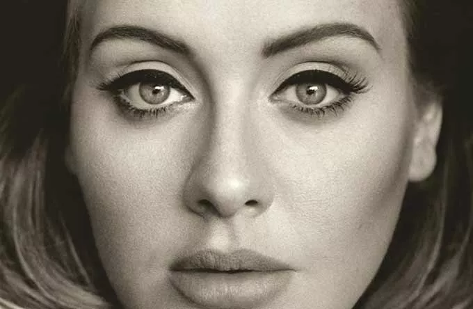 Adele gør et rekord-comeback