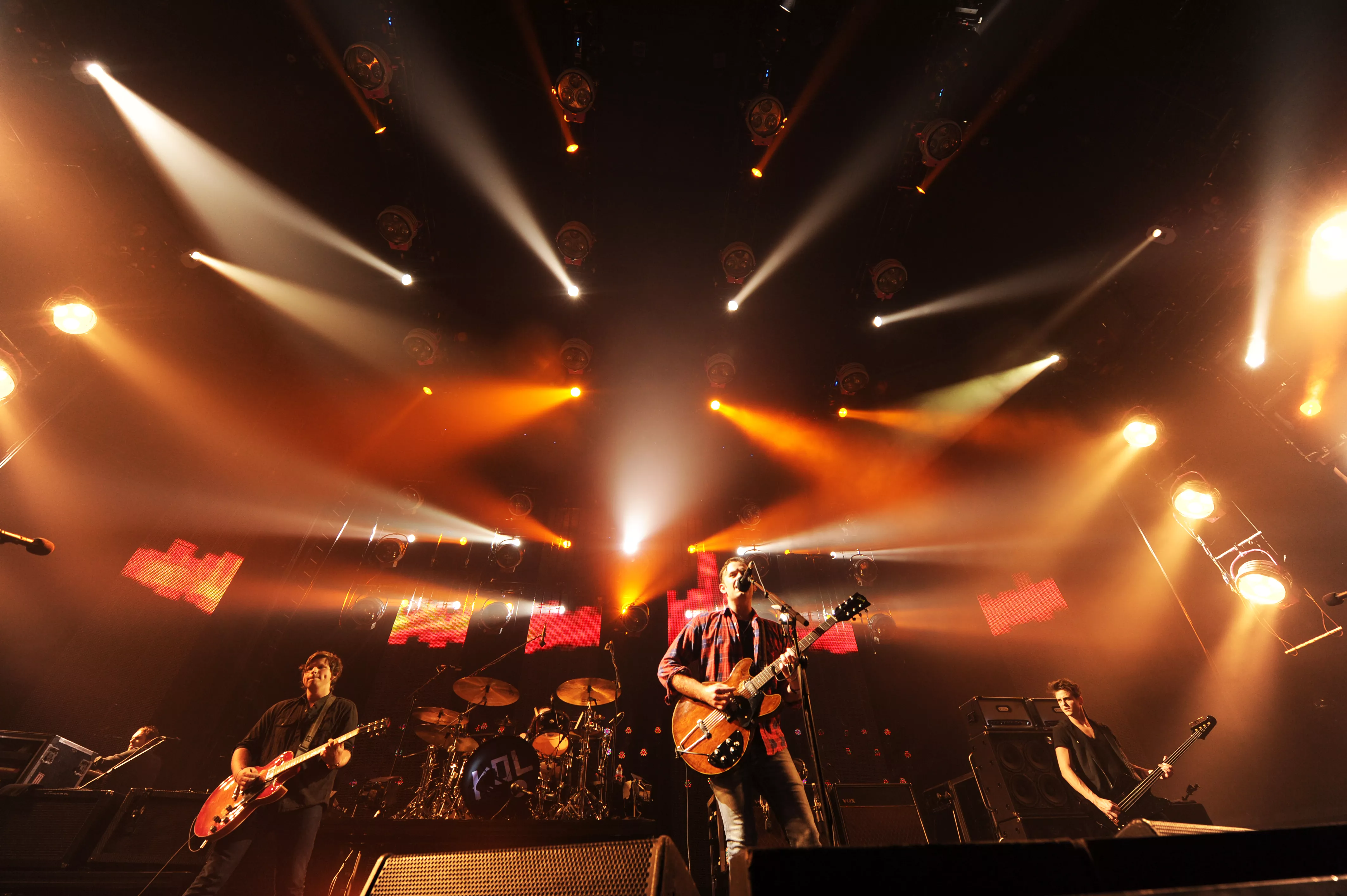 Kings Of Leon skuffede ved første koncert efter de mange aflysninger