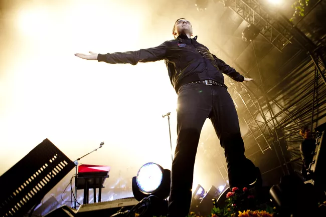 Nephew tager på turné