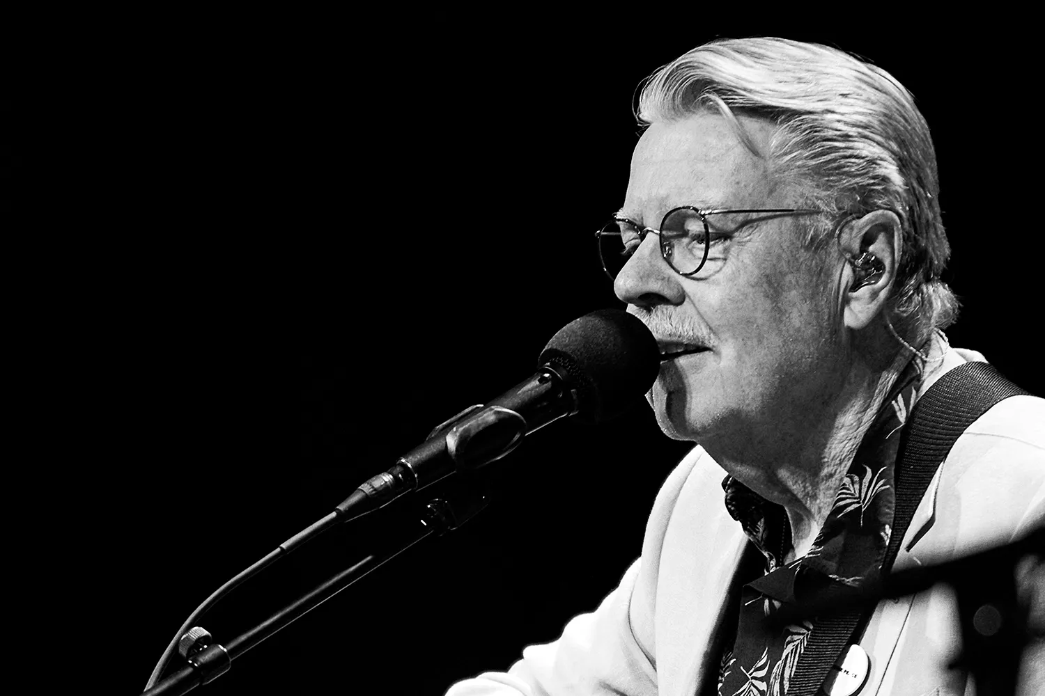 Engageret sangskriver takker af på toppen