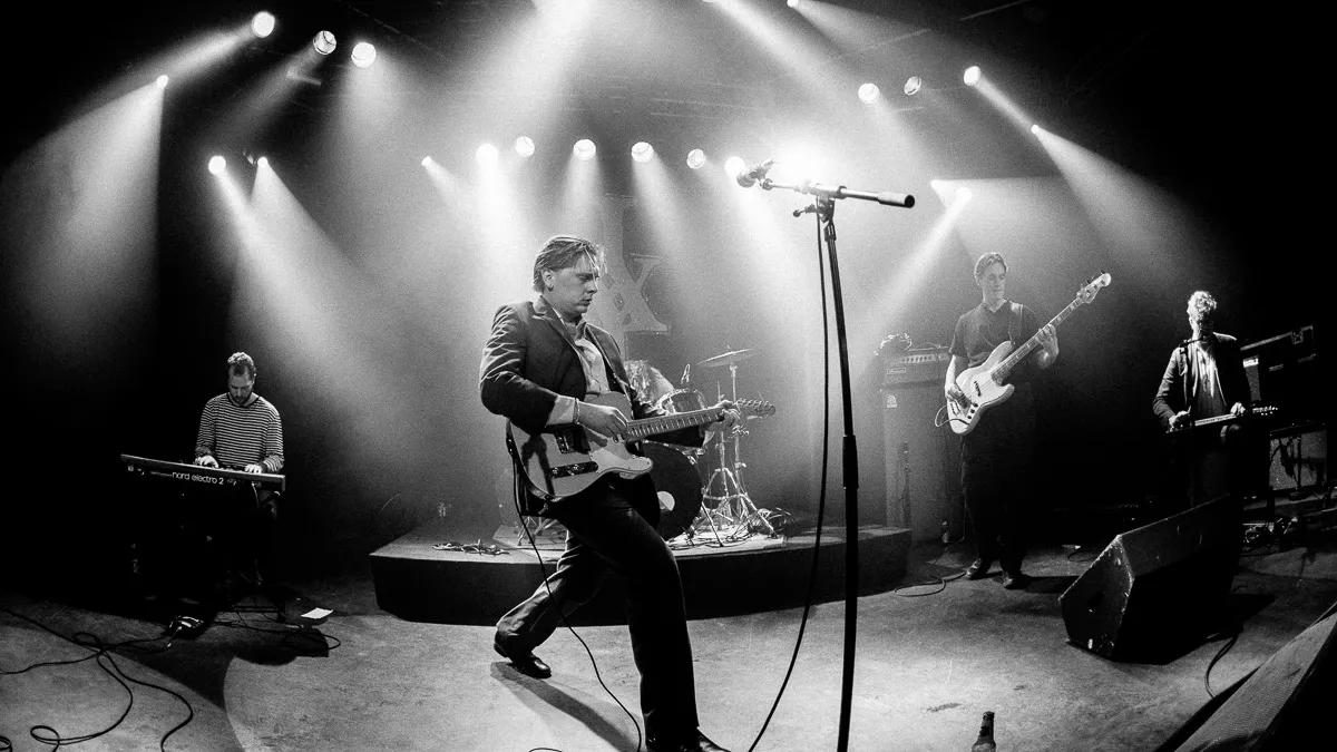 ANMELDELSE: Episk følelsesmæssig rockrutchebane på under 30 minutter