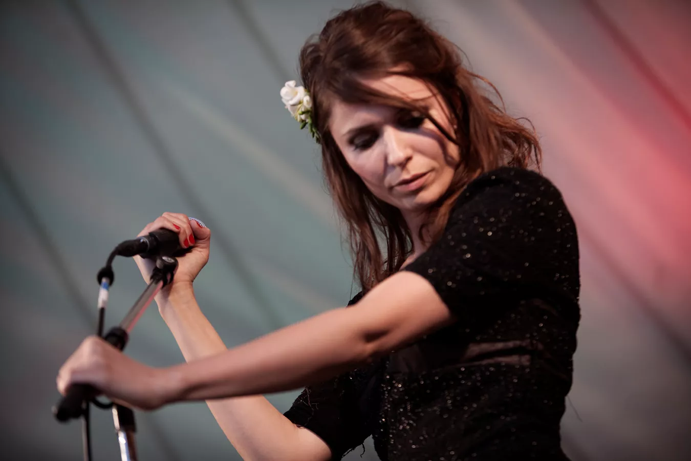 Kira Skov spiller koncert til stumfilm