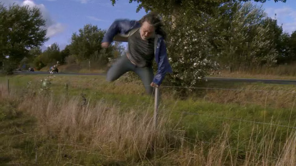 Underholdende film om Spids Nøgenhat-sanger med flere spørgsmål end svar
