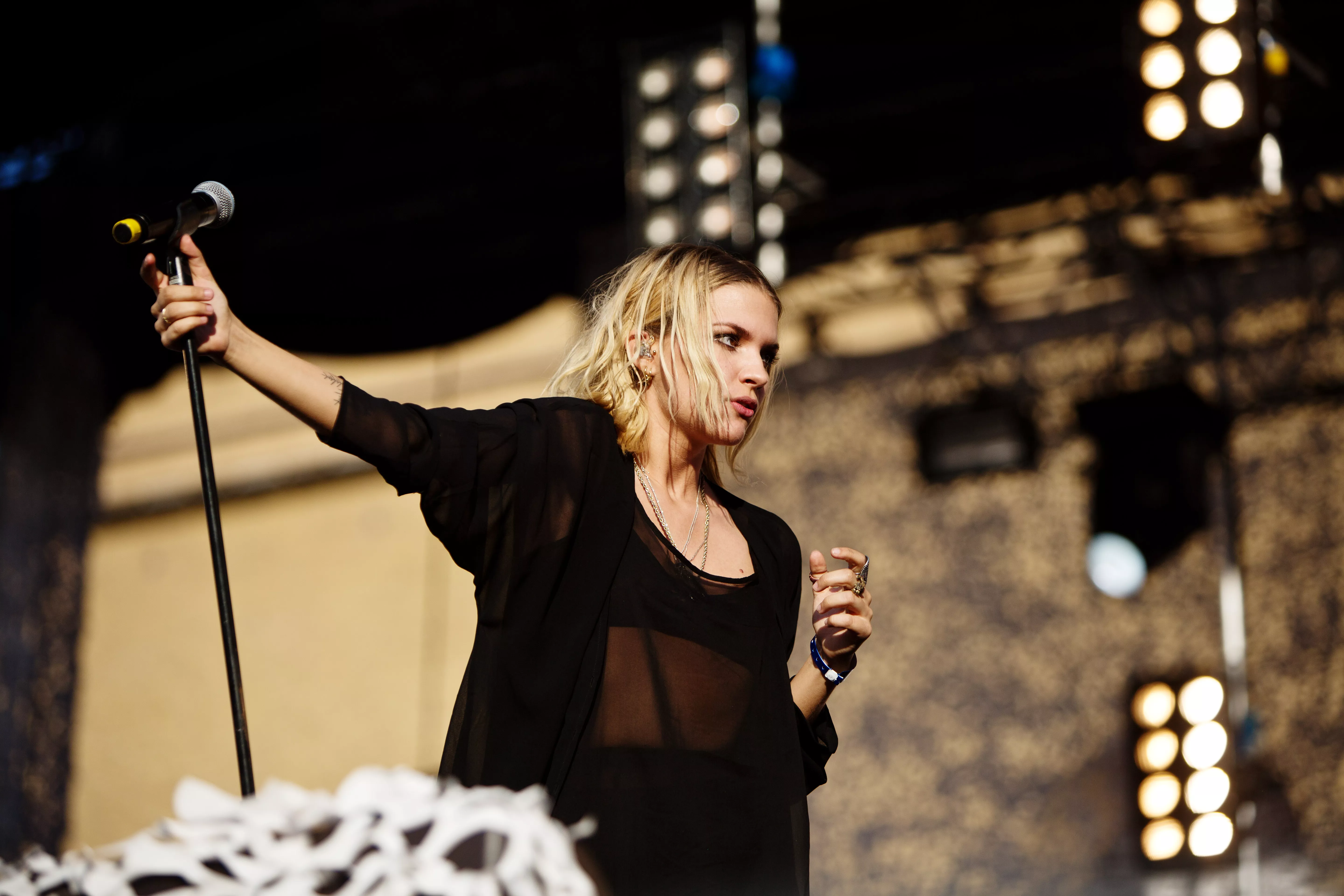 Tove Styrke ställer in